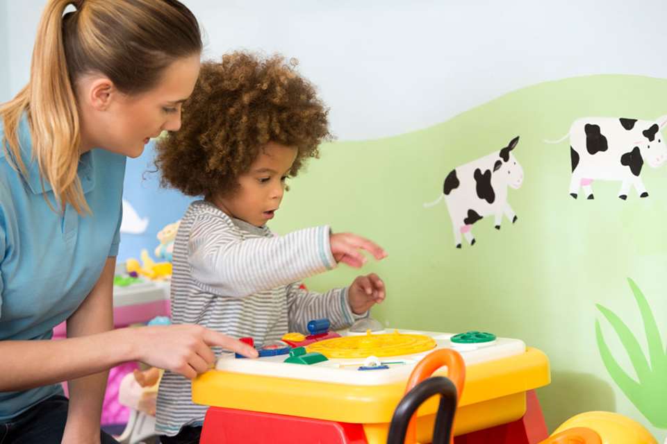 The nursery closures pose a risk to the government's commitment to free childcare, warns the sector