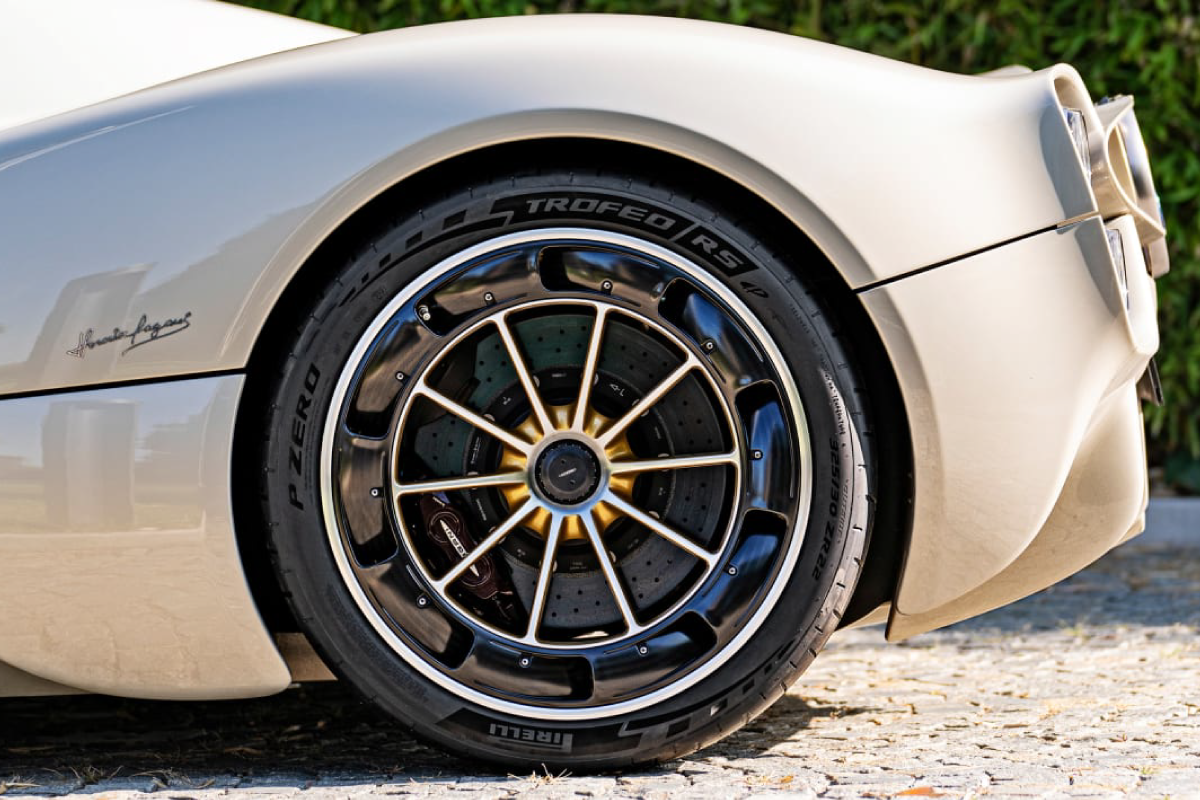 Pirelli introduces the P Zero Trofeo RS, its top-tier high-performance road tire