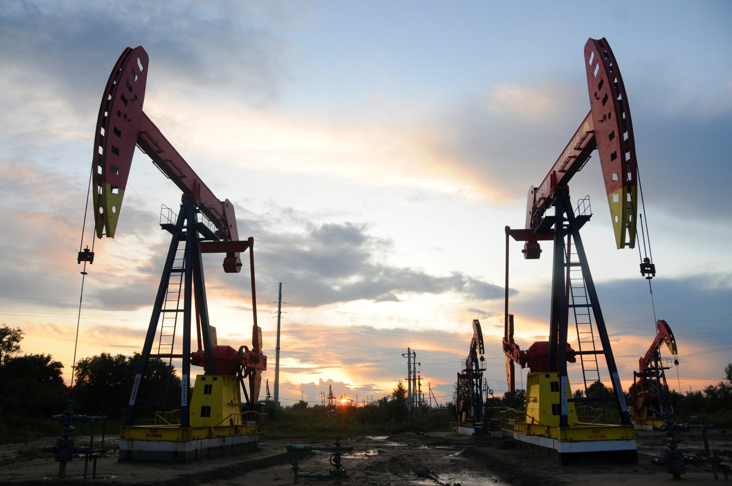 Amidst a decline in oil prices, U.S. crude oil inventories have decreased