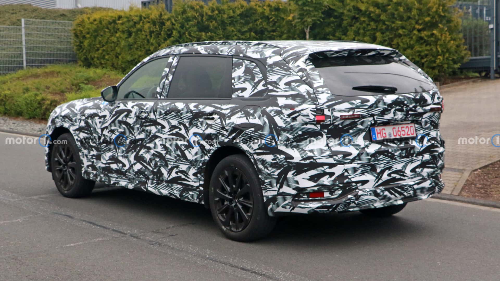 Spotted in full-body camouflage wrap, the upcoming Mazda CX-80, featuring three rows, was caught by spy photographers