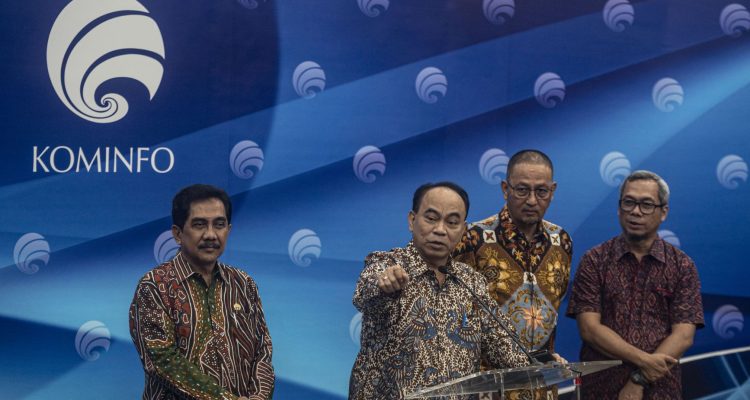 Menkominfo Bertekad Memberantas Judi Online: Darurat yang Mengancam Generasi Muda