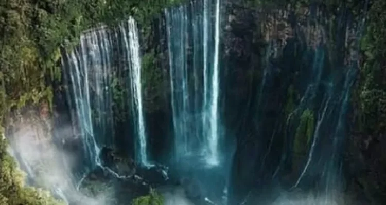 Air Terjun Penojela yang Sangat Memukau di Lereng Gunung Cuvefo